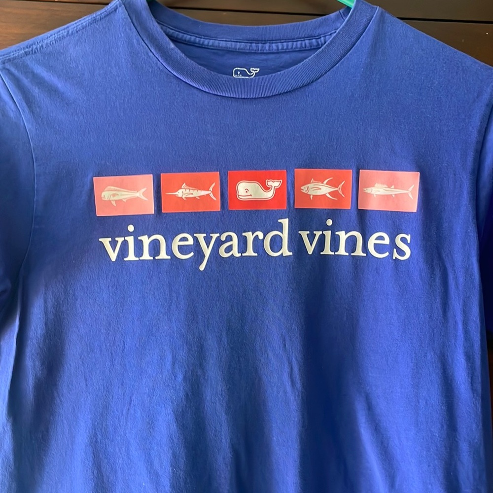 Boys vineyard vines tee